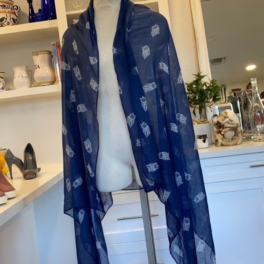 Very light Shawl, navy blue with white owls.‎